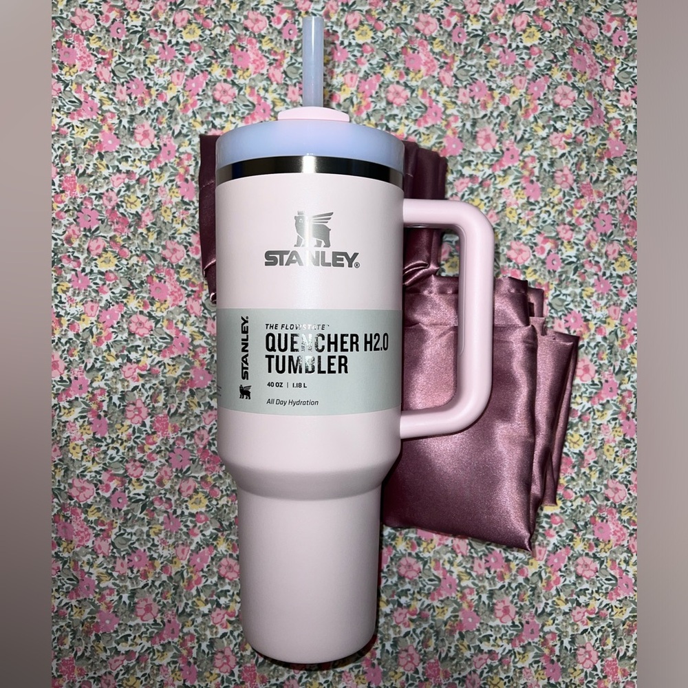 Stanley The Clean Slate Quencher H2.0
FlowState Tumbler 40 OZ in Bloom